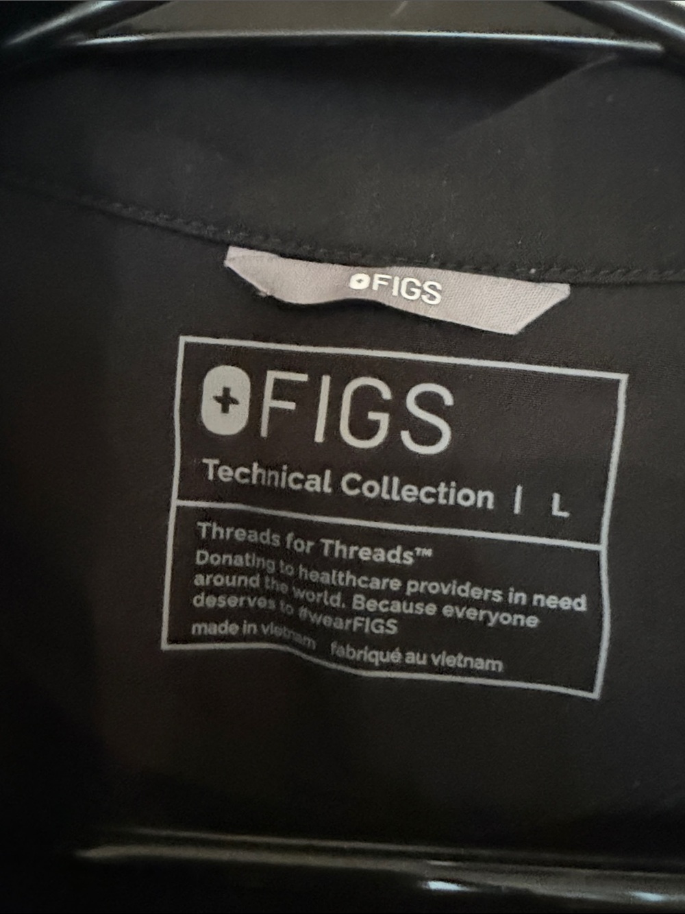 Figs Sydney Scrub Vest in Black - Picture 2 of 4